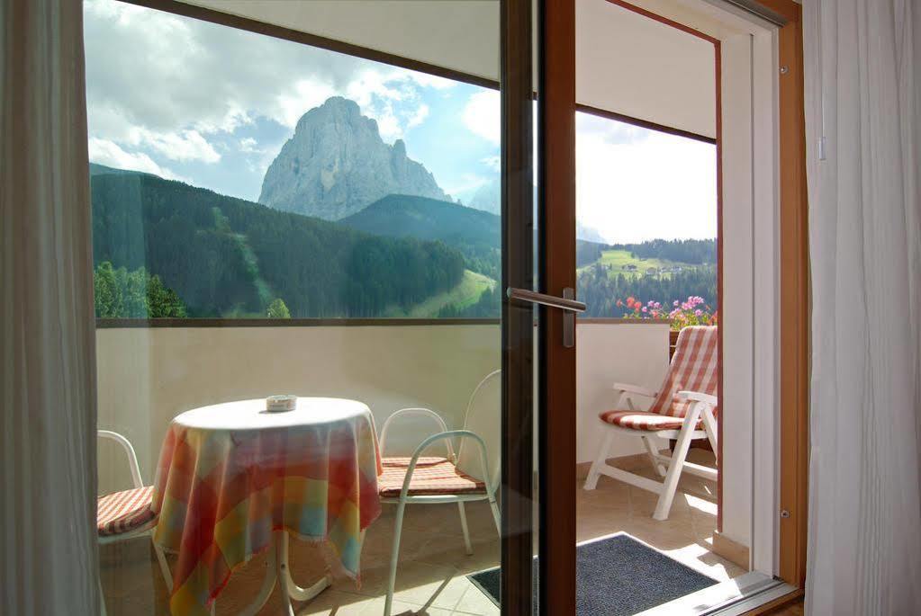 Hotel Interski Santa Cristina Val Gardena Esterno foto